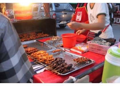 2017–04-20  泰国唐人街（耀华力路）及考讪路将打造成为路边摊美食区